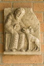 Francesco e il lupo,scultura su pietra