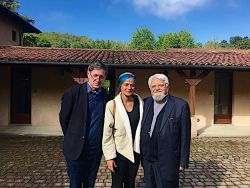 Le père Gabriel Ringlet, la rédactrice en chef de Panorama Fanny Cheyrou et fr. Enzo Bianchi.