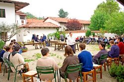 la comunidad reunida en la fiesta de San Pacomio