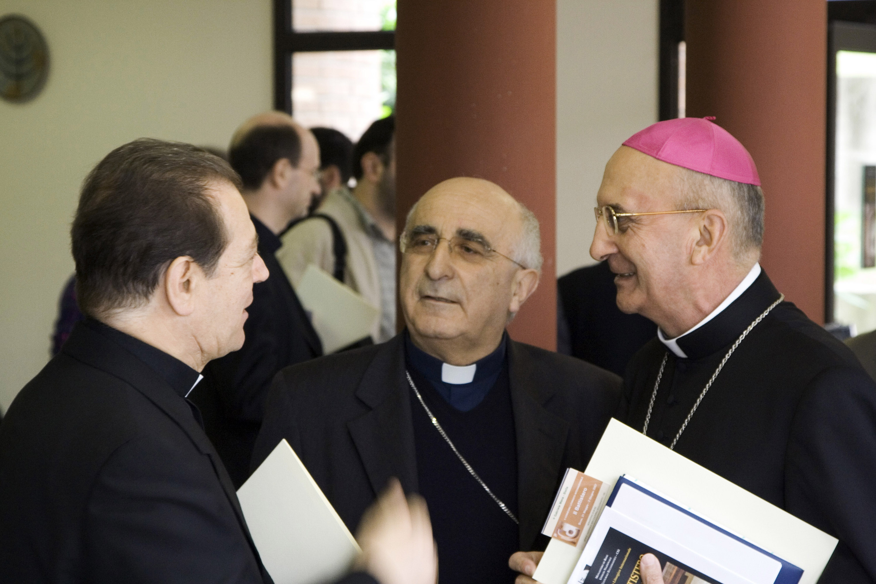 2. I Vescovi Felice Di Molfetta, Sebastiano Dho e Gabriele Mana